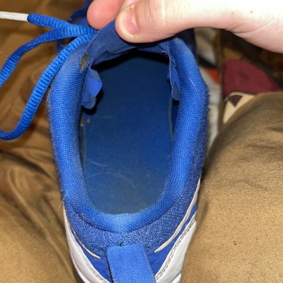 They are to big for me, very comfortable and I have only wore them once. - Picture 4 of 4